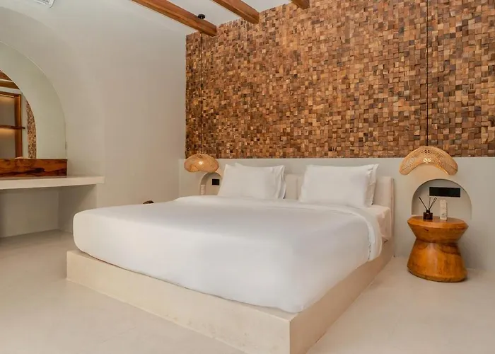 Villa Elegant 3br Designer Villa, Near