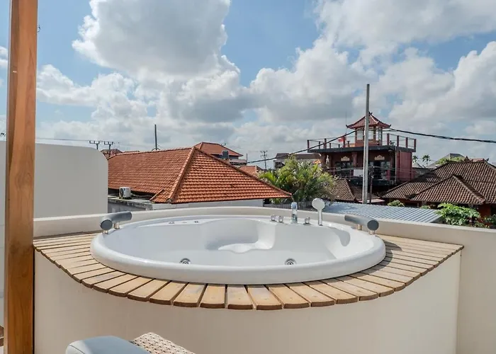 Elegant 3br Designer Villa, Near