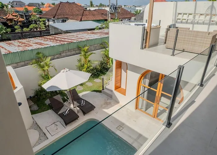 Elegant 3br Designer Villa, Near