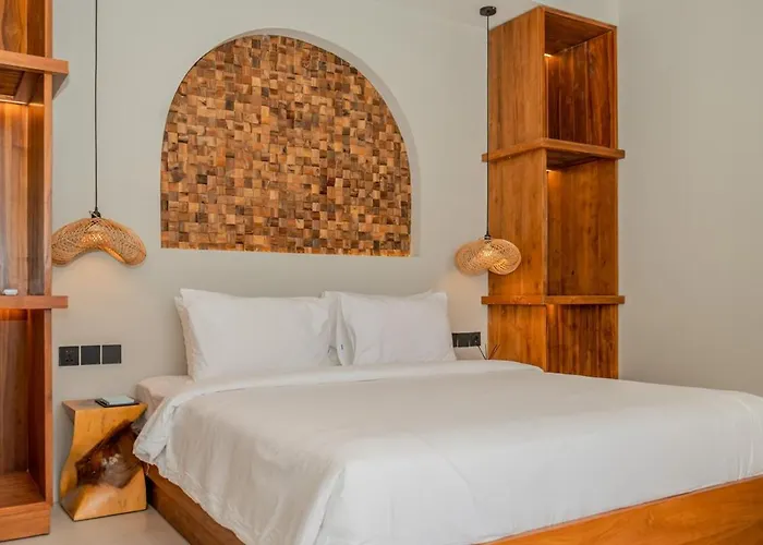 Elegant 3br Designer Villa, Near *