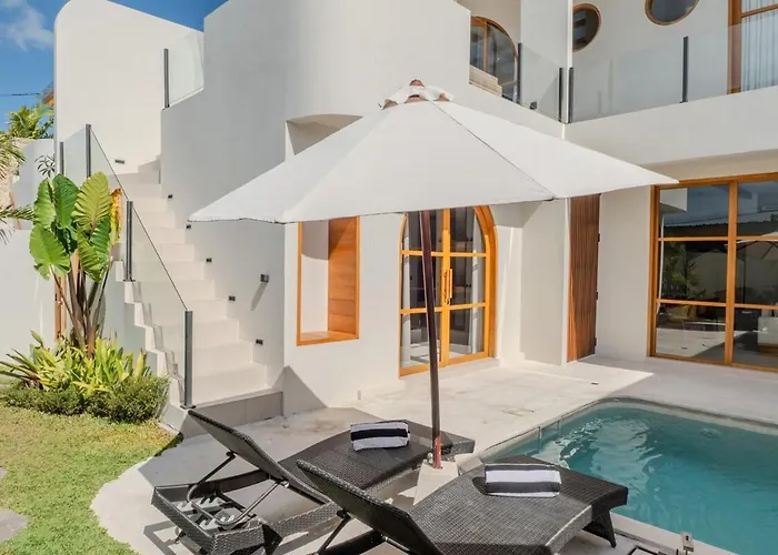 Villa Elegant 3br Designer Villa, Near