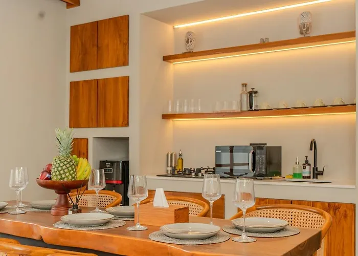 Villa Elegant 3br Designer Villa, Near