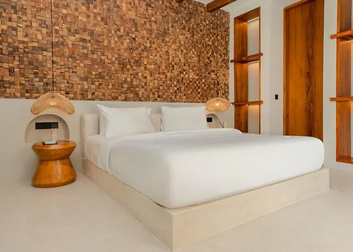 Elegant 3br Designer Villa, Near * Canggu (Bali)